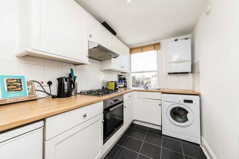 3 bedroom flat to rent, Mayflower Road, London SW9