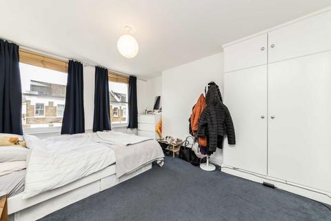 3 bedroom flat to rent, Mayflower Road, London SW9