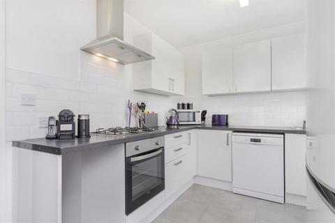 3 bedroom flat to rent, Golders Green Road, London, NW11