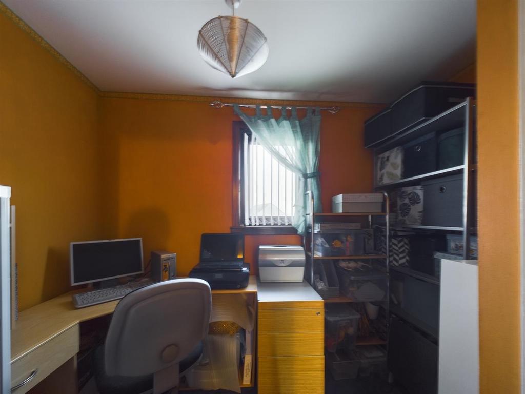 Bedroom 3/study