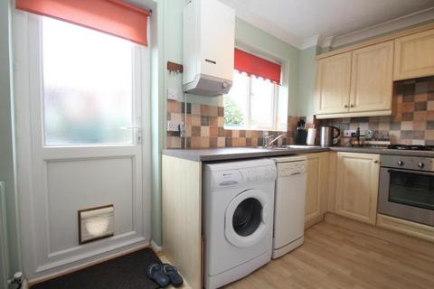 2 bedroom end of terrace house to rent, Blencarn Close, Woking GU21