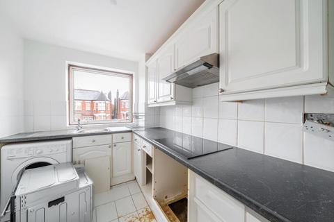 2 bedroom apartment to rent, Windsor Road,  Finchley,  N3