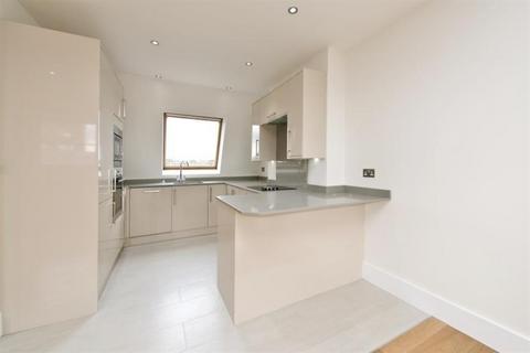 3 bedroom flat to rent, Malvern Road, London, NW6