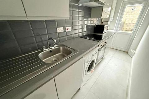 3 bedroom terraced house to rent, Lewisham Way, London SE14