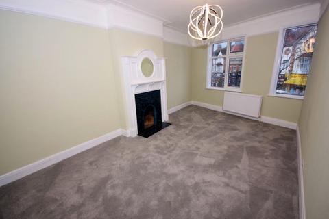 3 bedroom flat to rent, BALLARDS LANE, FINCHLEY, N3