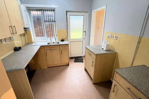 2 bedroom house to rent, Hough Road, Walsall WS2