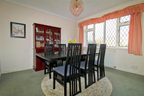 2 bedroom semi-detached bungalow for sale, Chyngton Gardens, Seaford