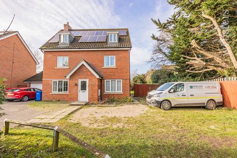 6 bedroom detached house for sale, Whistlefish Court, Norwich NR5