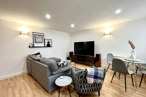 3 bedroom apartment to rent, The Royal, Wilton Place, Salford, M3 6WE