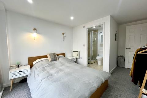 3 bedroom apartment to rent, The Royal, Wilton Place, Salford, M3 6WE