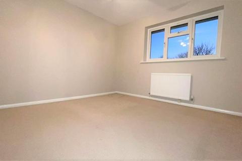 2 bedroom terraced house to rent, Rosebury Drive, Woking GU24