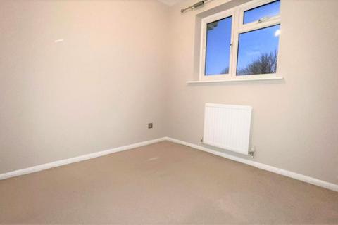 2 bedroom terraced house to rent, Rosebury Drive, Woking GU24