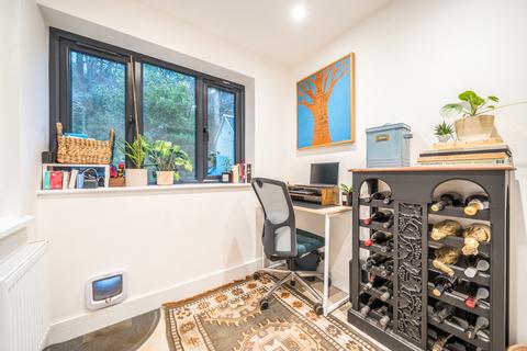 Wylens Catteshall Lane, Godalming, GU7 1LJ