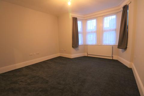 2 bedroom flat to rent, Felbrigge Road, Ilford IG3