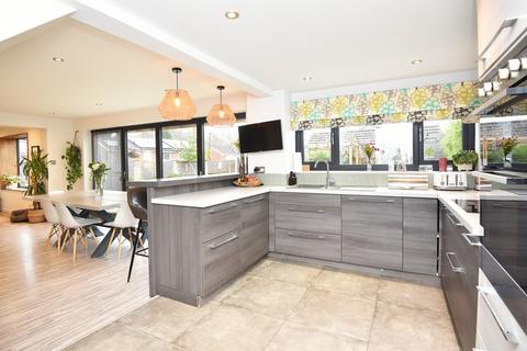 5 bedroom detached house for sale, Shelley Court, Harrogate