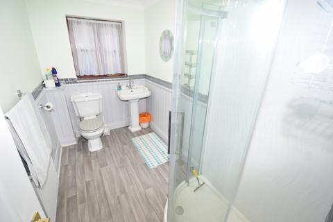 2 bedroom bungalow to rent, Canvey Island SS8