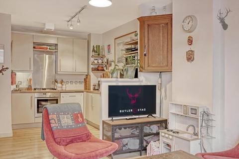Flat 1, Dimsdale Heights, 4 Spencer Way, London, E1 2PN