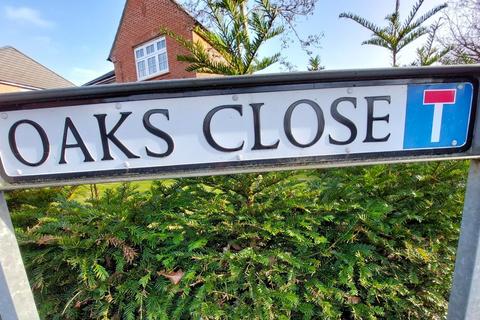 4 bedroom semi-detached house for sale, Oaks Close, Prestwich, M25