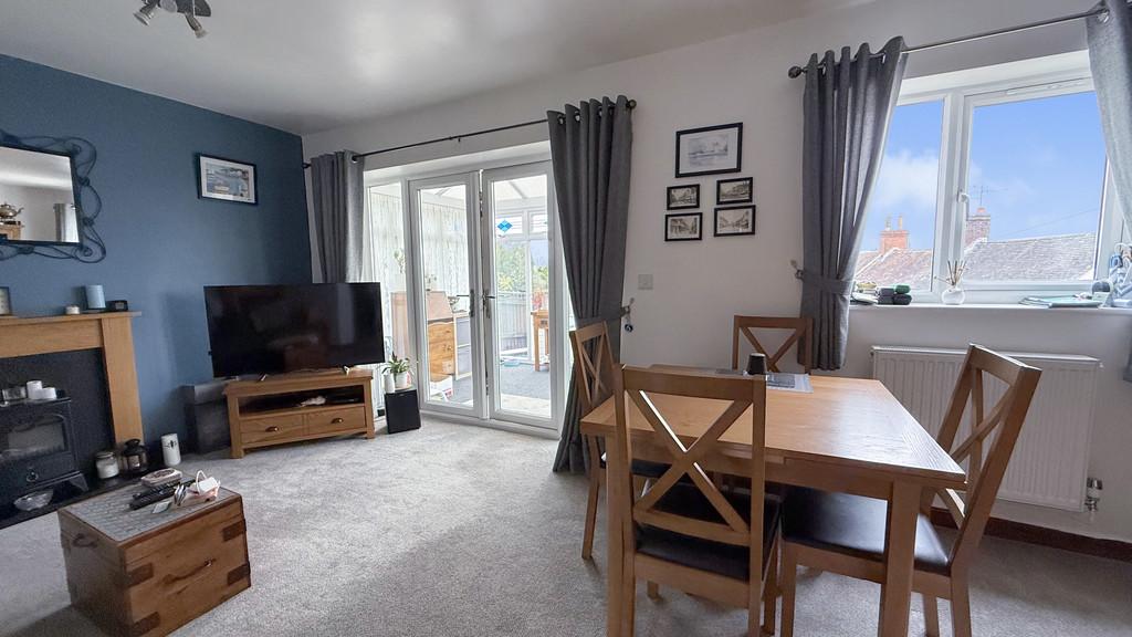 Lounge/dining room