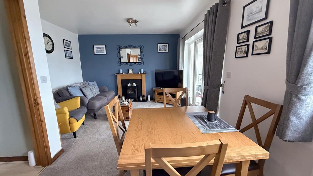 Lounge/dining room