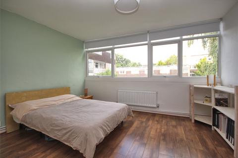 2 bedroom flat for sale, Hill View Court, Surrey GU22