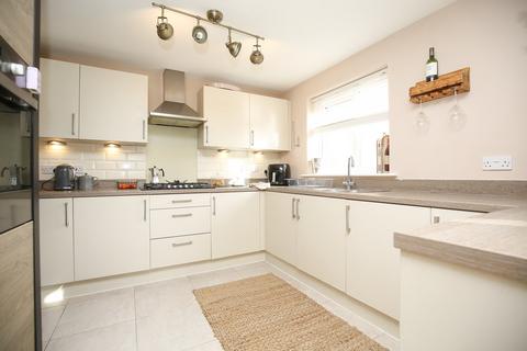 4 bedroom detached house for sale, Greenfield Close, Grendon