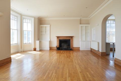 4 bedroom apartment to rent, Kings Gardens, Hove BN3