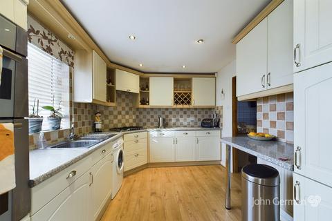 3 bedroom end of terrace house for sale, Hawthorn Crescent, Stapenhill