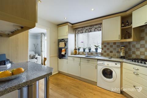 3 bedroom end of terrace house for sale, Hawthorn Crescent, Stapenhill