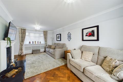 3 bedroom end of terrace house for sale, Hawthorn Crescent, Stapenhill