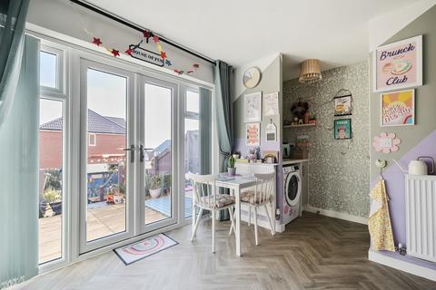 27 Farley Grove, Exeter, EX1 3YX
