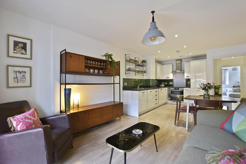 DNRACHELMACK - Flat 5, 7 Banister Road - Reception