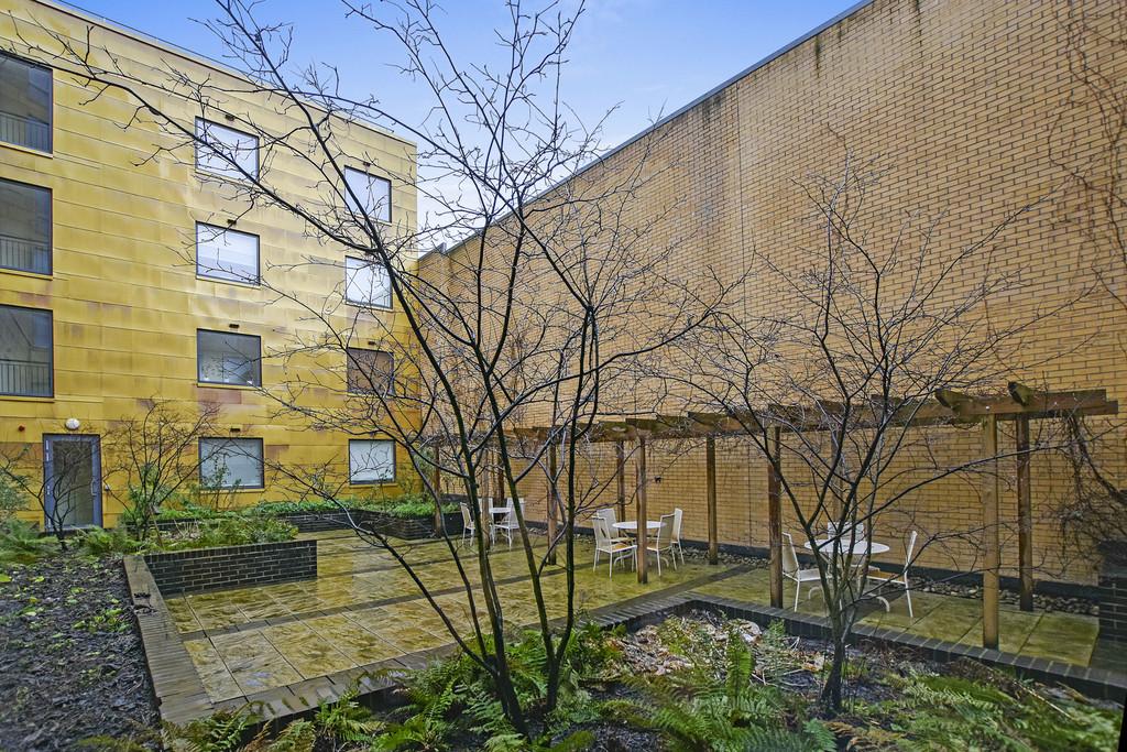 DNRACHELMACK - Flat 5, 7 Banister Road - Courtyard