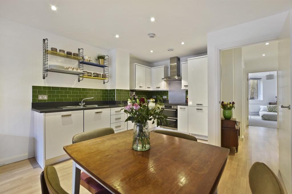DNRACHELMACK - Flat 5, 7 Banister Road - Diner3