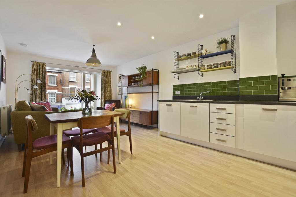DNRACHELMACK - Flat 5, 7 Banister Road - Reception