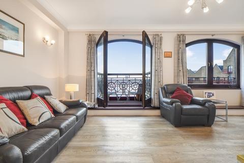 1 bedroom flat for sale, Trafalgar Court, Wapping E1W