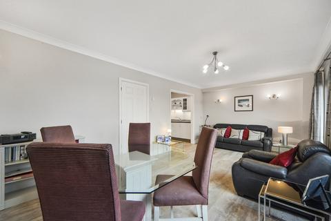 1 bedroom flat for sale, Trafalgar Court, Wapping E1W