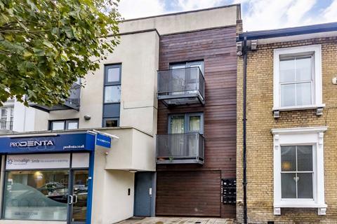 2 bedroom flat to rent, St. John's Hill, London SW11