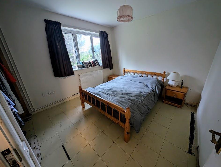 Bed 1a.jpg