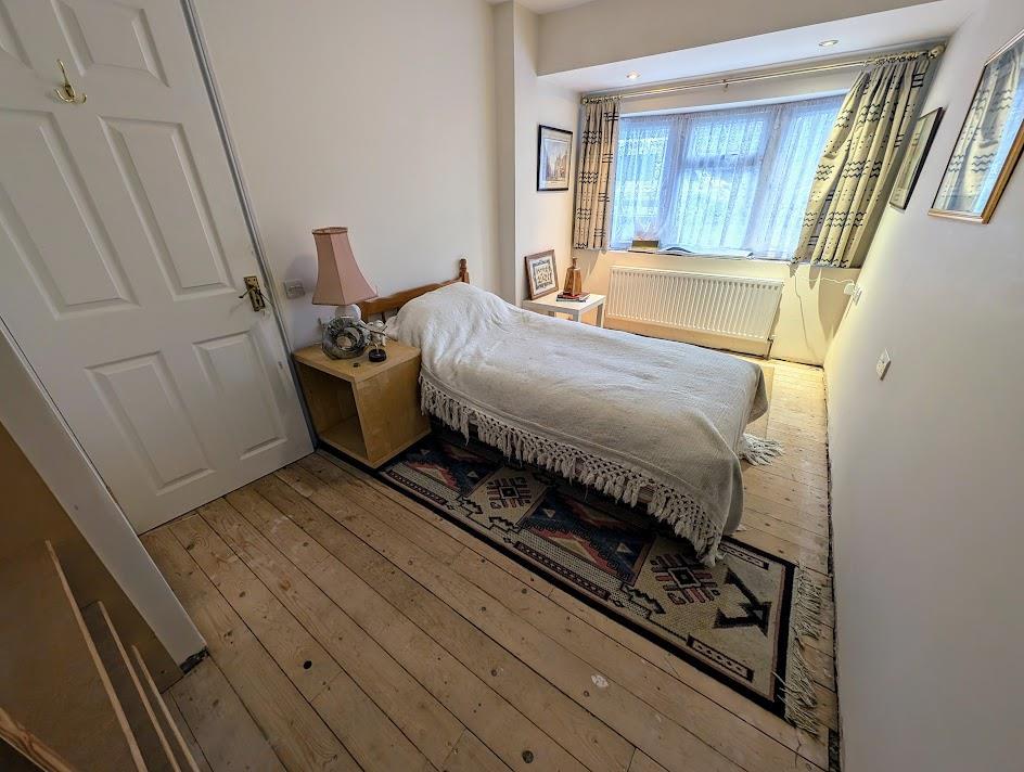 Bed 2.jpg
