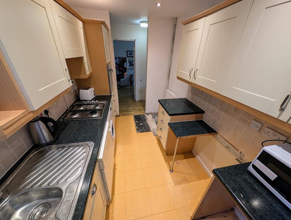 Kitchen 2.jpg