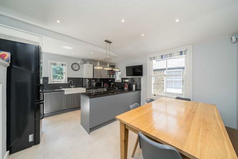 3 bedroom maisonette for sale, Burnbury Road, London SW12