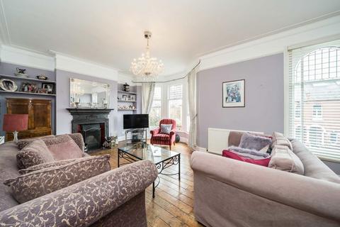 3 bedroom maisonette for sale, Burnbury Road, London SW12