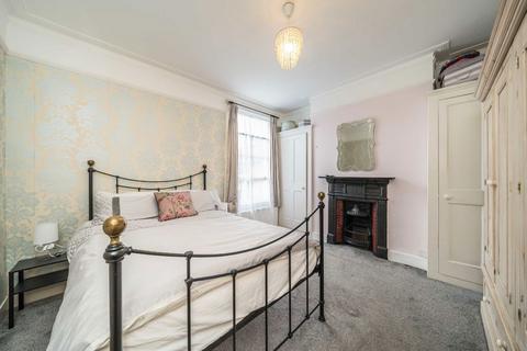 3 bedroom maisonette for sale, Burnbury Road, London SW12