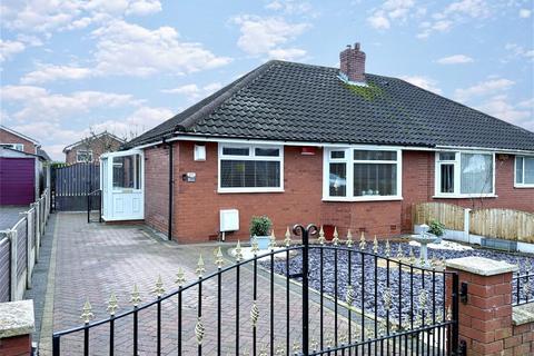 2 bedroom semi-detached bungalow for sale, Baytree Avenue, Chadderton, Oldham, OL9