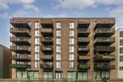 3 bedroom flat to rent, River Rise Close, London SE8