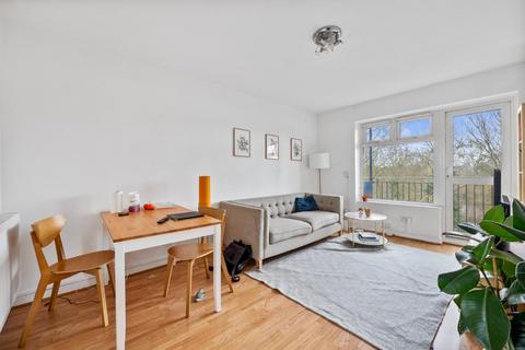 2 bedroom flat for sale, Queen Elizabeths Close, London, N16