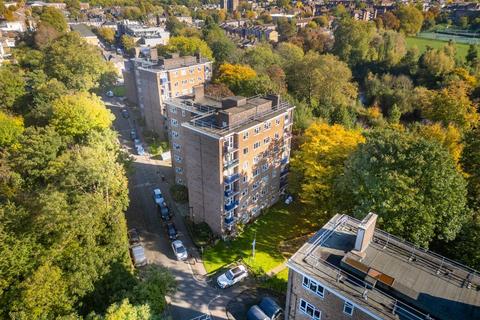 2 bedroom flat for sale, Queen Elizabeths Close, London, N16