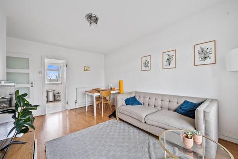 2 bedroom flat for sale, Queen Elizabeths Close, London, N16