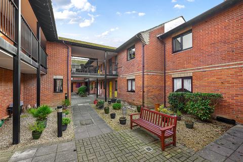 1 bedroom ground floor flat for sale, Broom Way, Camberley GU17